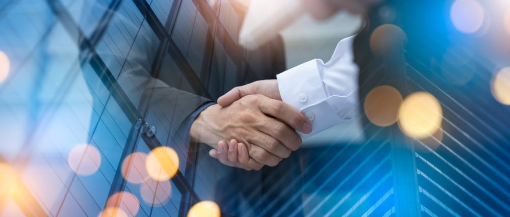 Come negoziare lo stipendio | stretta di mano